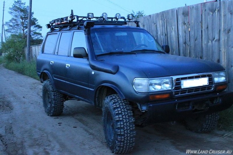 Перекрасил в матовый и навесил SimexJT 33", еврейский друг "Шноркель", багажник тоже покрасил, доп свет "Хелла"