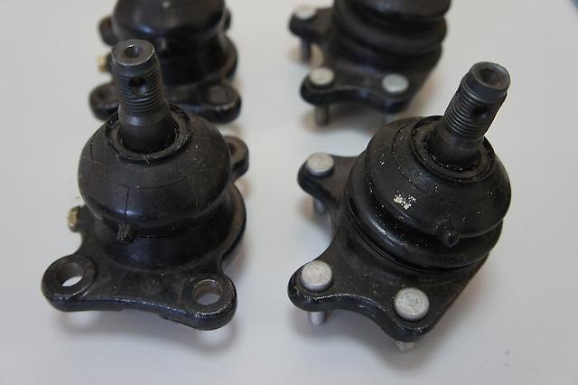 Шаровая хайлюкс 130. Шаровой верхний на сурф 130. Тойота хайлюкс шаровая верхняя. Шаровая toyota hilux. Шаровая хайлюкс 130.