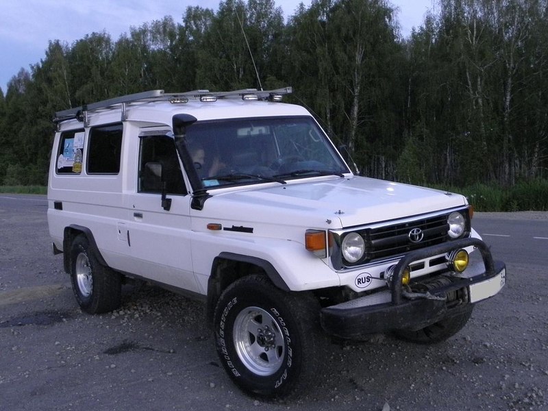 Toyota Land Cruiser 75