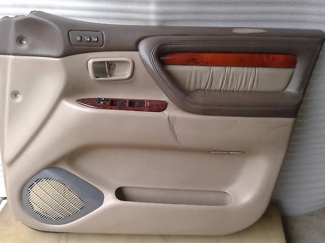 Передняя правая дверь toyota land cruiser 200. Дверь land cruiser 100. Toyota land cruiser 100 дверные карты обшивки. Дверь тайота lend cruzer200. Переднюю дверь ленд крузер 100.