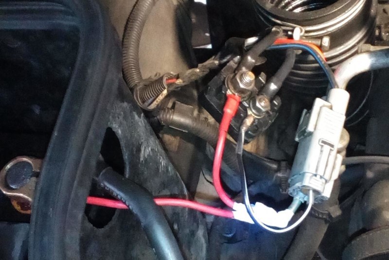 Бензонасос нива 2121 карбюратор. Chrysler 2012 проблема с электрикой не включает зажигание. Замок зажигания со свечой накаливания. Уаз 402 двигатель нет искры. Карбюратор нива 21213.