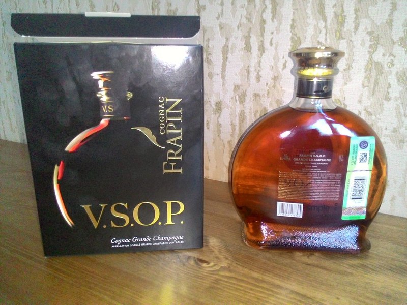 Grande champagne vsop. Frapin Grand. C. Cognac VSOP 40% GB 100cl. Коньяк Frapin VSOP grande Champagne. Коньяк Frapin VSOP 0,7. Frapin VSOP grande Champagne 1er Grand Cru du Cognac.