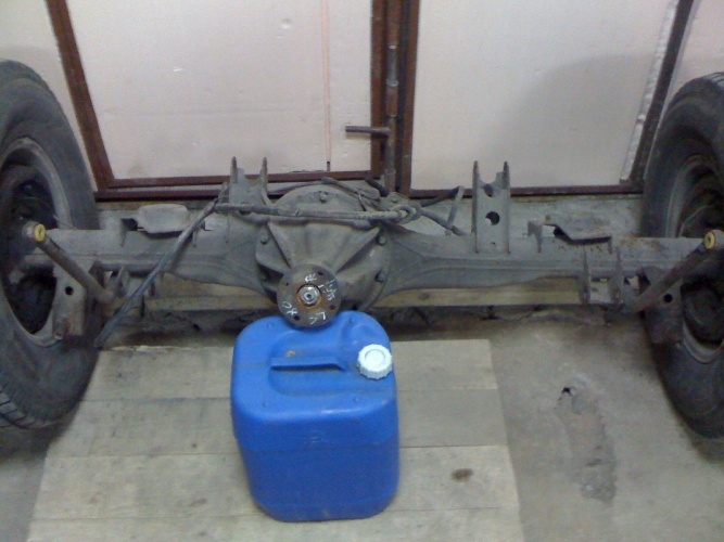 Tlc 80 блокировка переднего моста. Задний мост тлк 80. Задний мост на тойота ленд крузер 80. Подвеска заднего моста ленд крузер 80. Крышка заднего моста тлк80.