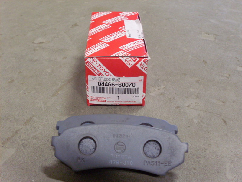 Тормозные колодки передние ленд крузер 100. Передние колодки тойота ленд крузер. Колодки тормозные передние тойота ленд крузер 200. Передние колодки тойота ленд крузер. Колодки тойота лэнд круизер 200.