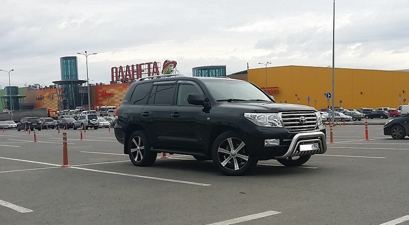 Автомобиль tlc 200