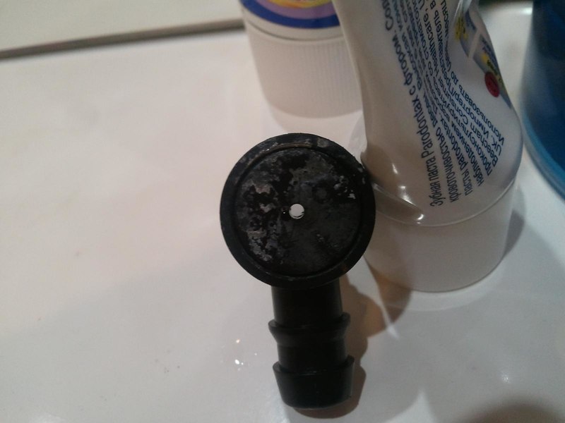 Форсунка омывателя фар 2104. Течет форсунка омывателя фар. Форсунка омывателя фар land cruiser. Течет форсунка омывателя фар. Форсунка омывателя оптима tf.