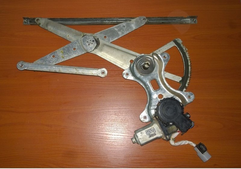 стеклоподъемник ленд крузер 100