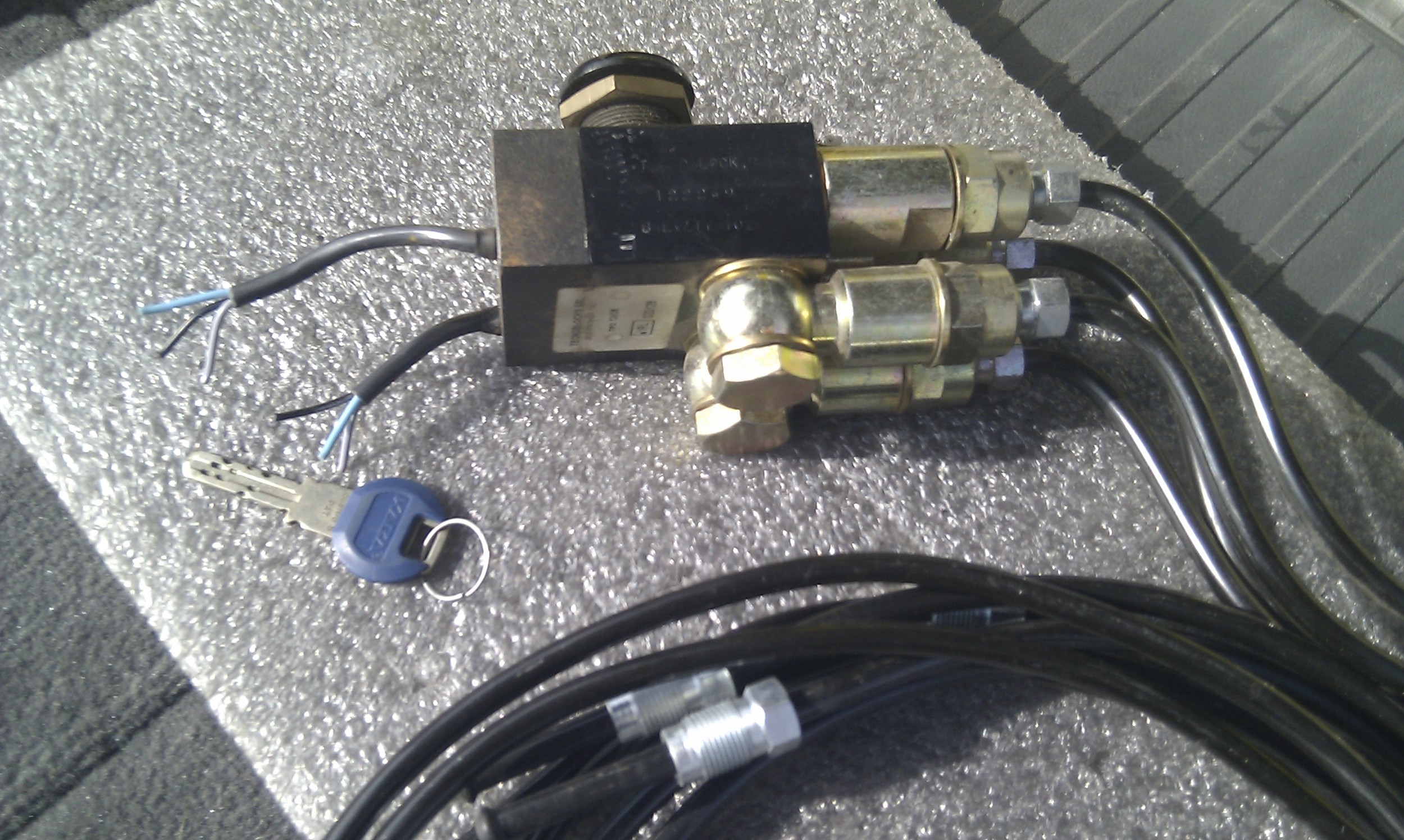 отключить техноблок. отключить техноблок. механическая противоугонная система техноблок. блокиратор тормозной системы technoblock. техноблок стандарт 1200*600*50мм.