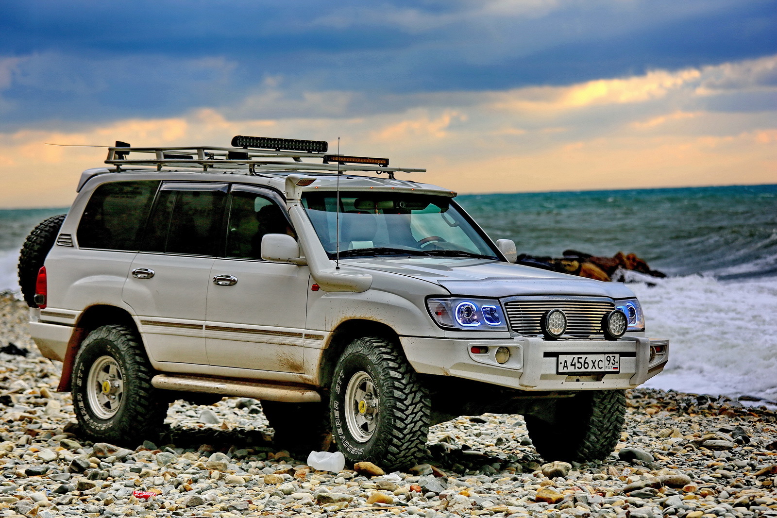 Неспеша продаю свою яхту ))) Toyota Land Cruiser 100 , 2004 год, бензин, 4....