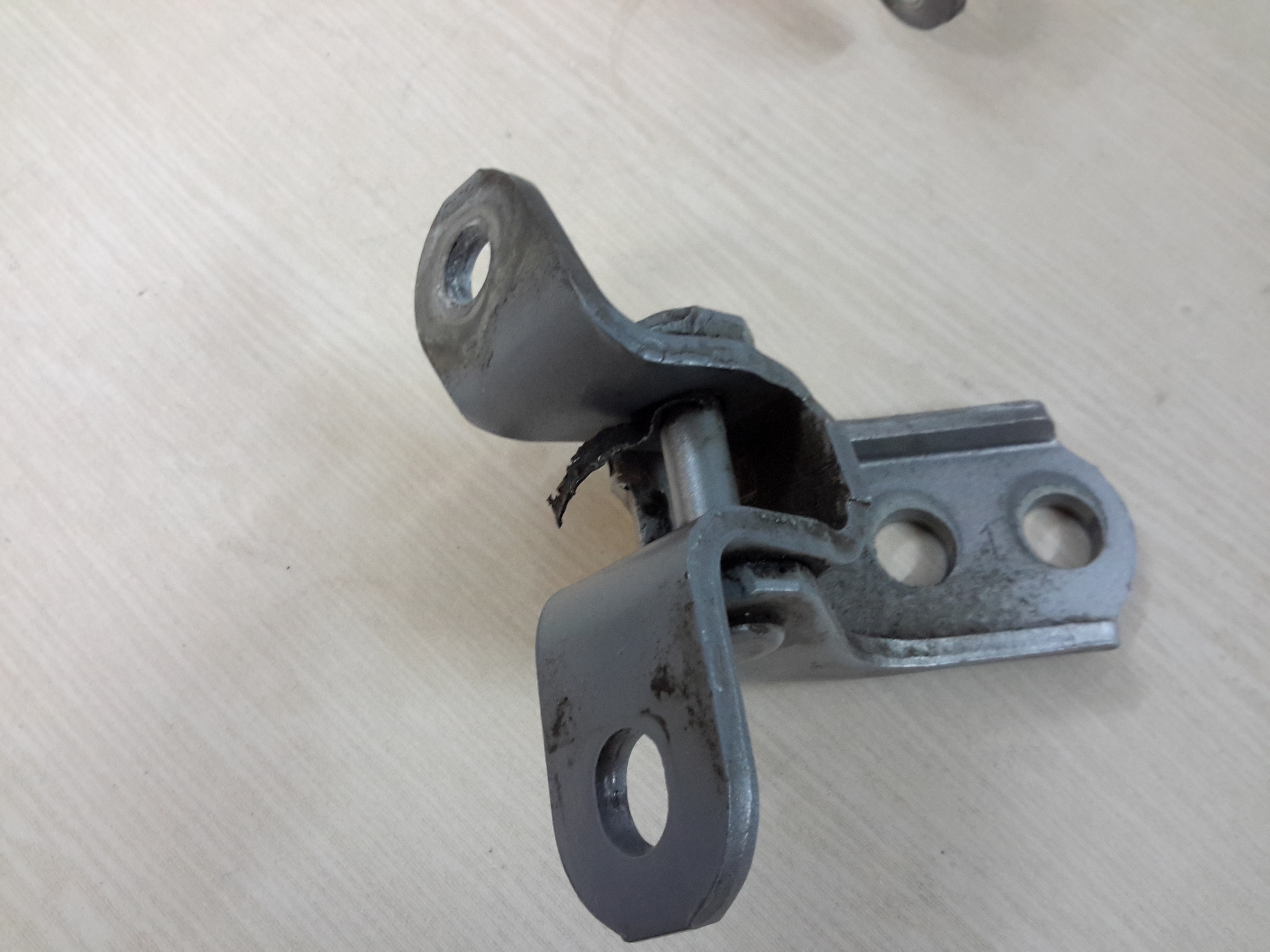 Замена петель двери прадо 120