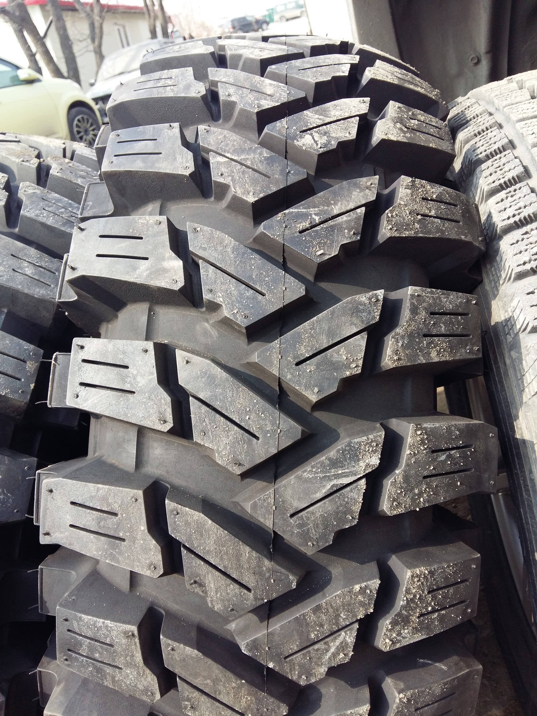 Продам Maxxis trepador competition 35x12.5x15 новые. 4 штуки - Шины и ...