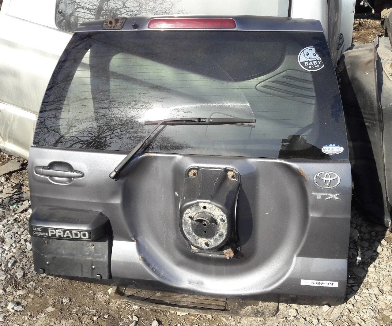 Дверь прадо. Дверь Land Cruiser Prado 120. Прадо 120 колонка пятая дверь. Land Cruiser 120 Prado задняя дверь. Пятая дверь Тойота ленд Крузер Прадо 120.