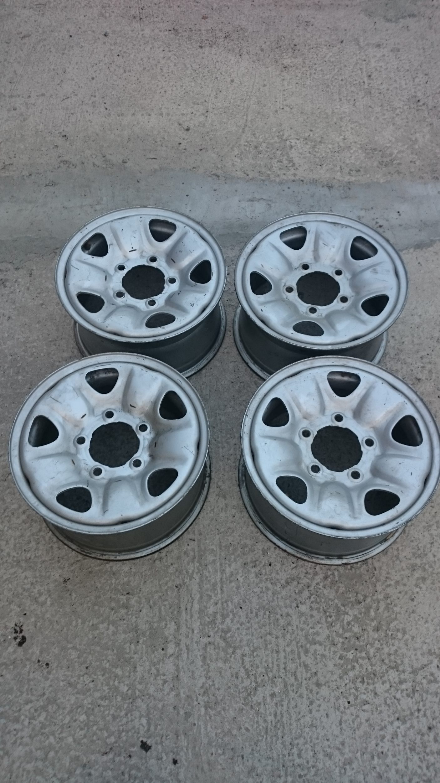 Toyota land cruiser 100. Сверловка ленд крузер 100. Toyota land cruiser 200 диск колеса размер. Литье на 150 кубовых. Диски на ленд крузер топорики.