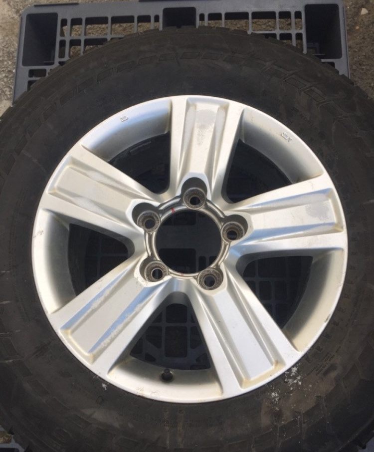 Колесо ленд крузер. Диск колесный Toyota LC 200 r18. Колеса Toyota Land Cruiser 200 r18. Toyota Land Cruiser 200 диски r18. Диски Toyota Land Cruiser 200 r18 оригинал.