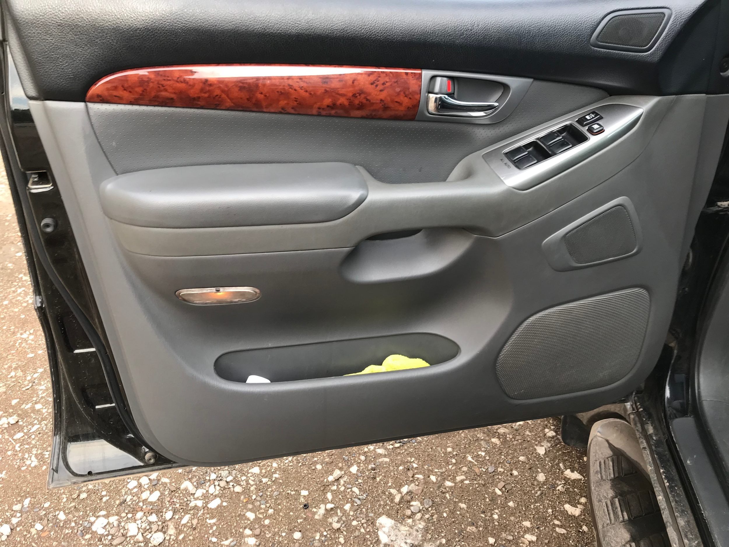 динамики prado 120 в дверях. тойота ленд крузер прадо карта двери. перетяжка дверей toyota prado 120. перетяжка дверных карт тойота витц 2001. снять обшивку двери прадо.