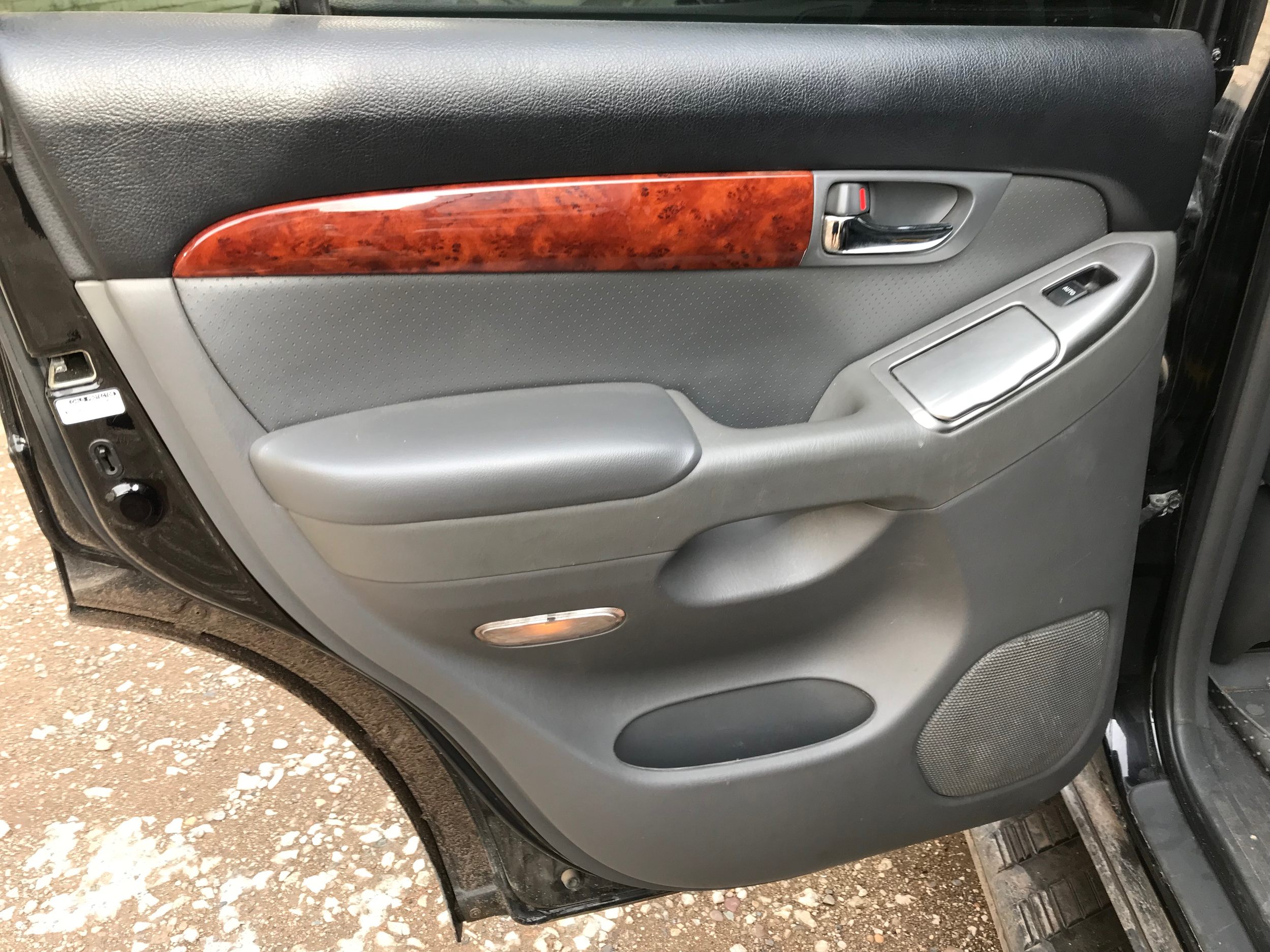 прадо 120 открывание задней двери. ленд крузер 100 пластик салона на багажник. обшивка двери land cruiser 200. дверная обшивка прадо 120. дверная карта prado 120.