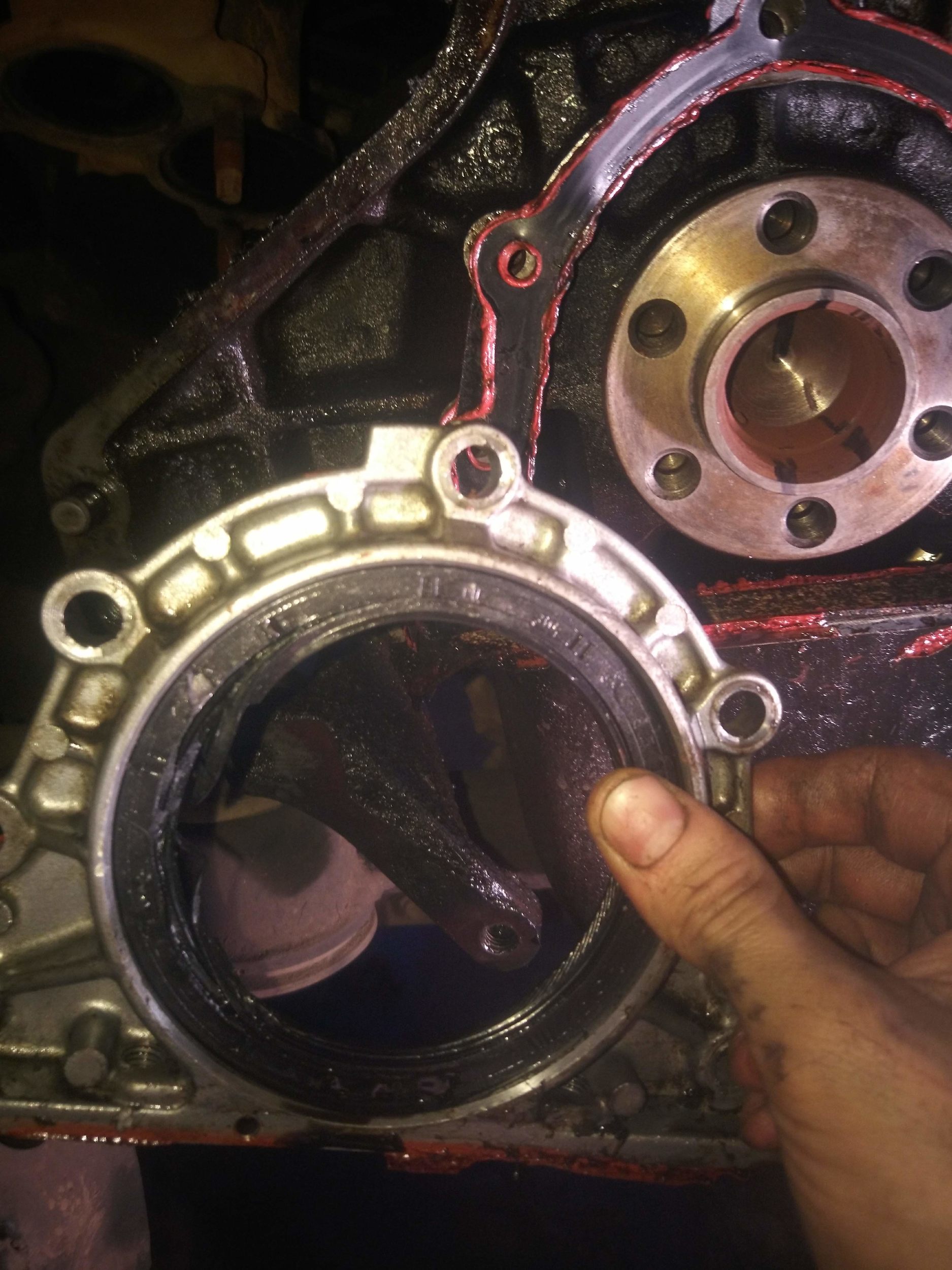 Почему выдавливает сальник коленвала лансер 9