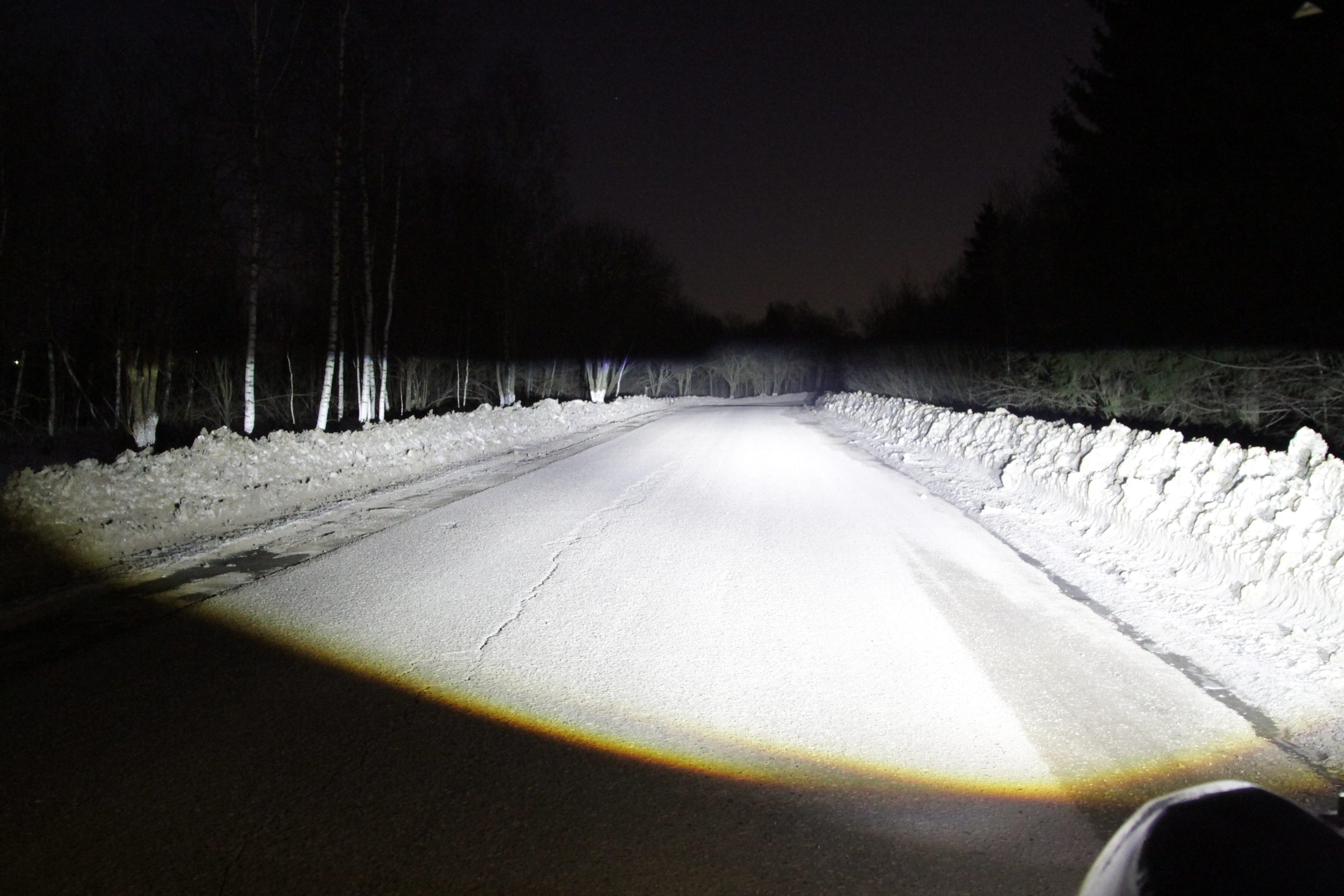 дальний свет фар. шевроле лачетти с led лампами. светодиодная балка зима. фара светодиодная 24в квадратная 122424. лед лампы на приору ближний свет.