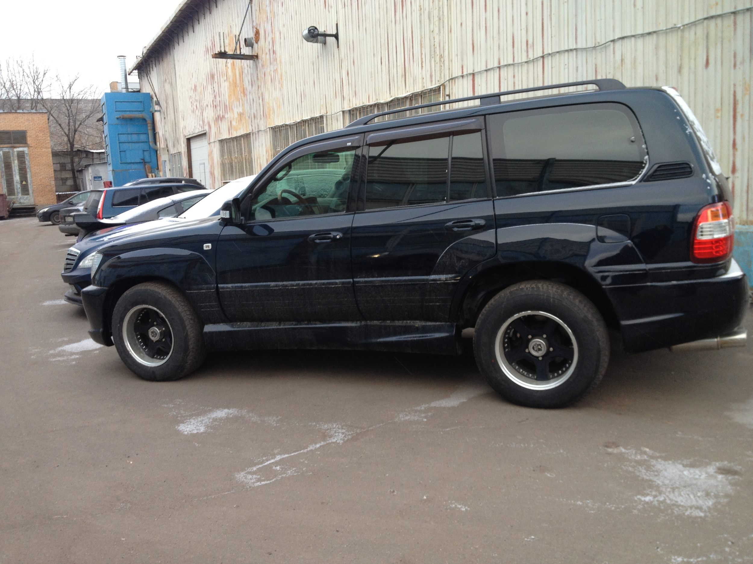 Land Cruiser 300 на штампах