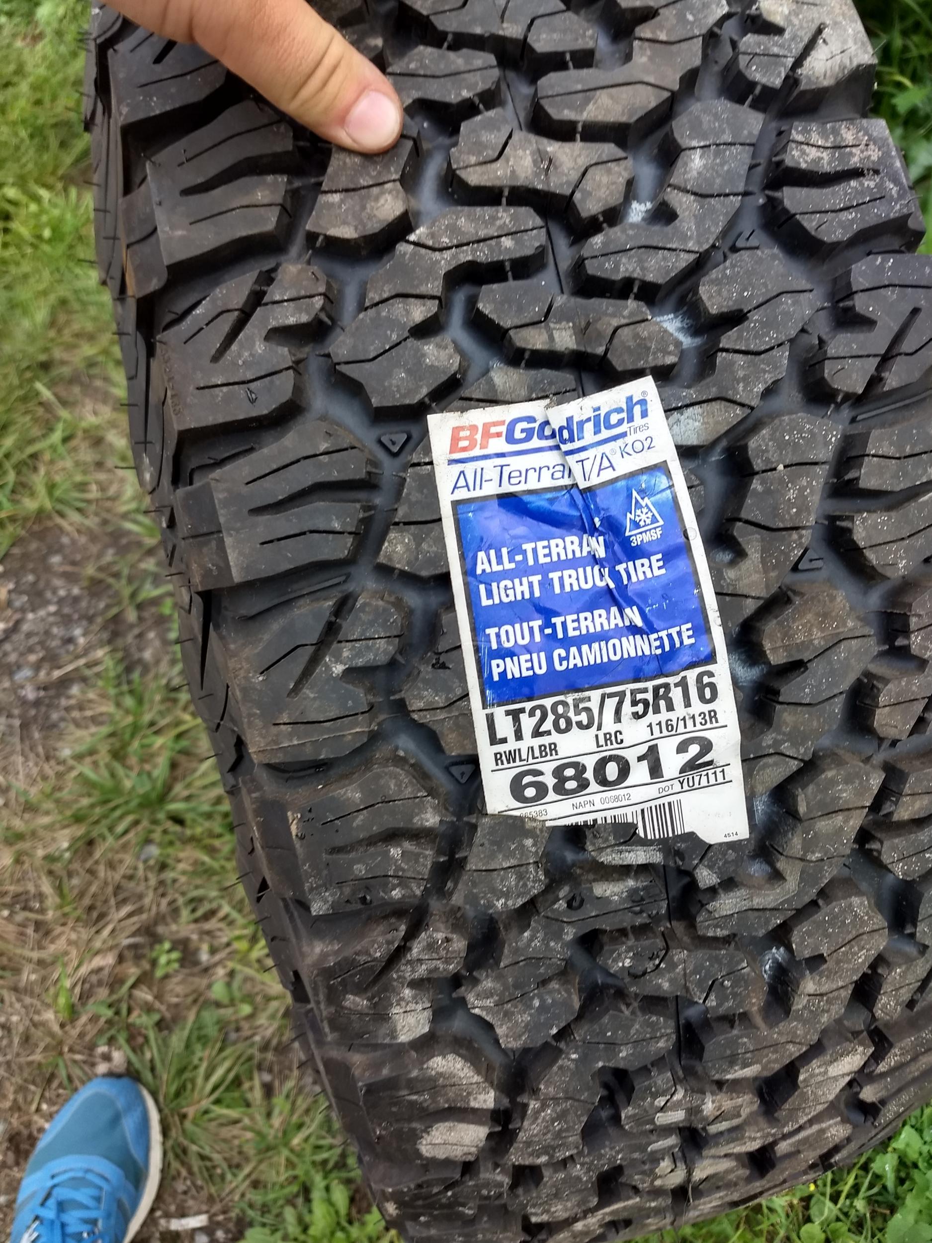 Bfgoodrich r16. Bf гудрич 285/75 16 АТ. Goodrich all Terrain r16 285/75 116/117.