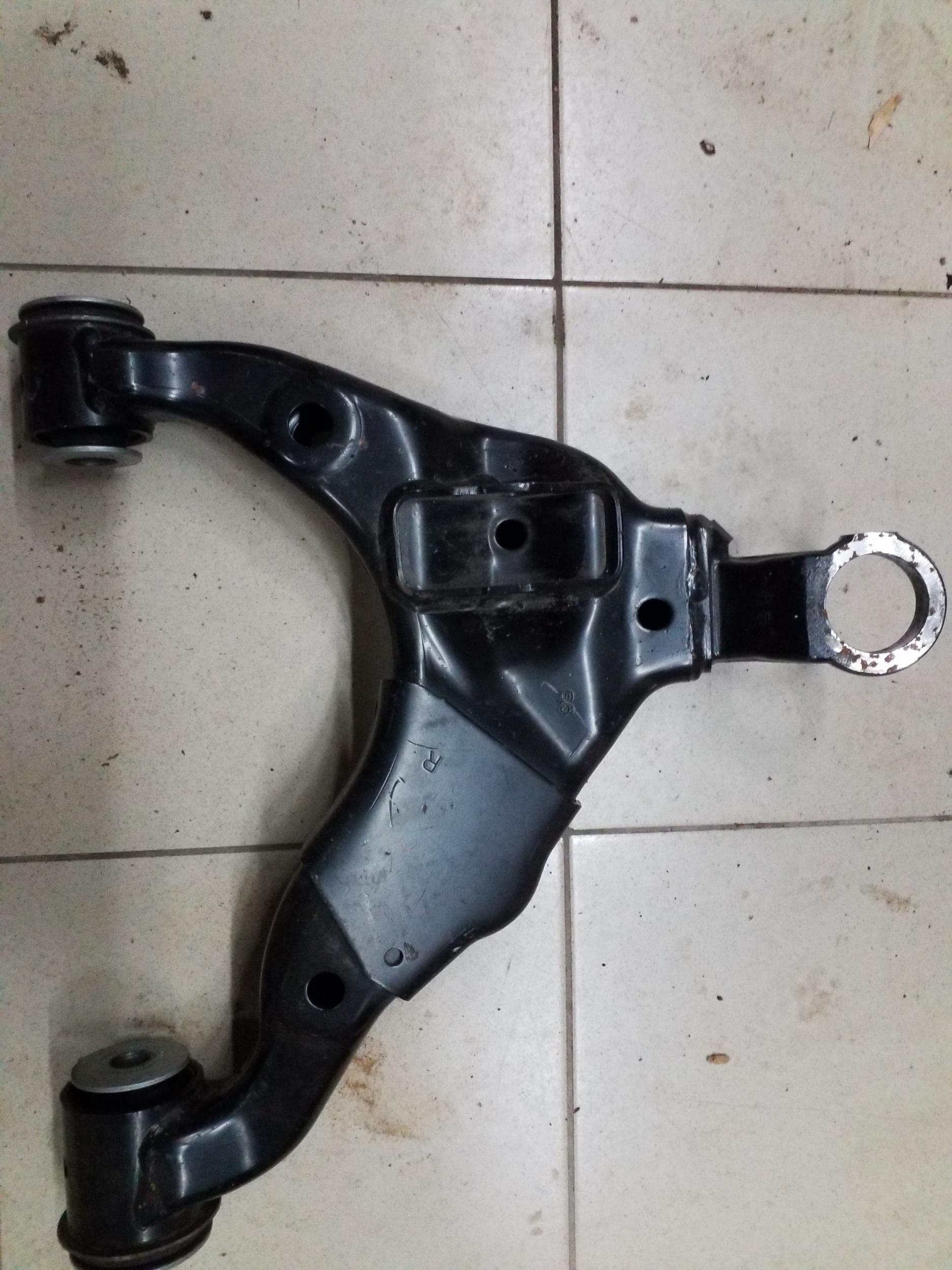 нижний рычаг прадо 95. передние нижние рычаги прадо 150. рычаг toyota 4806860051. передний нижний рычаг крузер прадо 150. сайлентблок переднего рычага прадо 120.