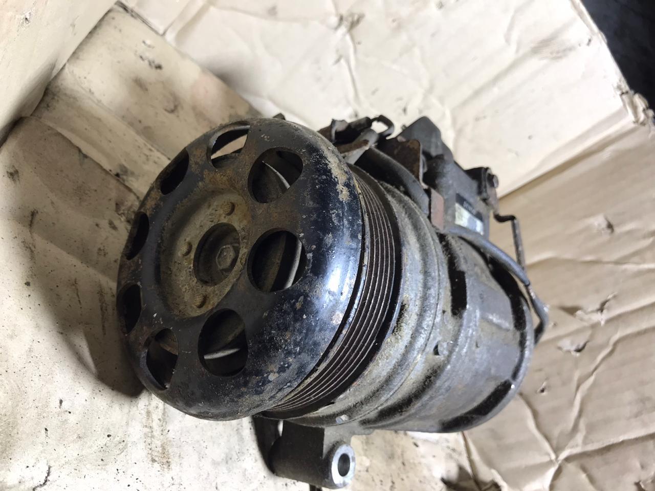 Компрессор кондиционера на крузер 100 2 уз. Компрессор кондиционера ленд крузер 100. Компрессор ленд крузер 100. Компрессор кондиционера land cruiser 100. Компрессор кондиционера 4.