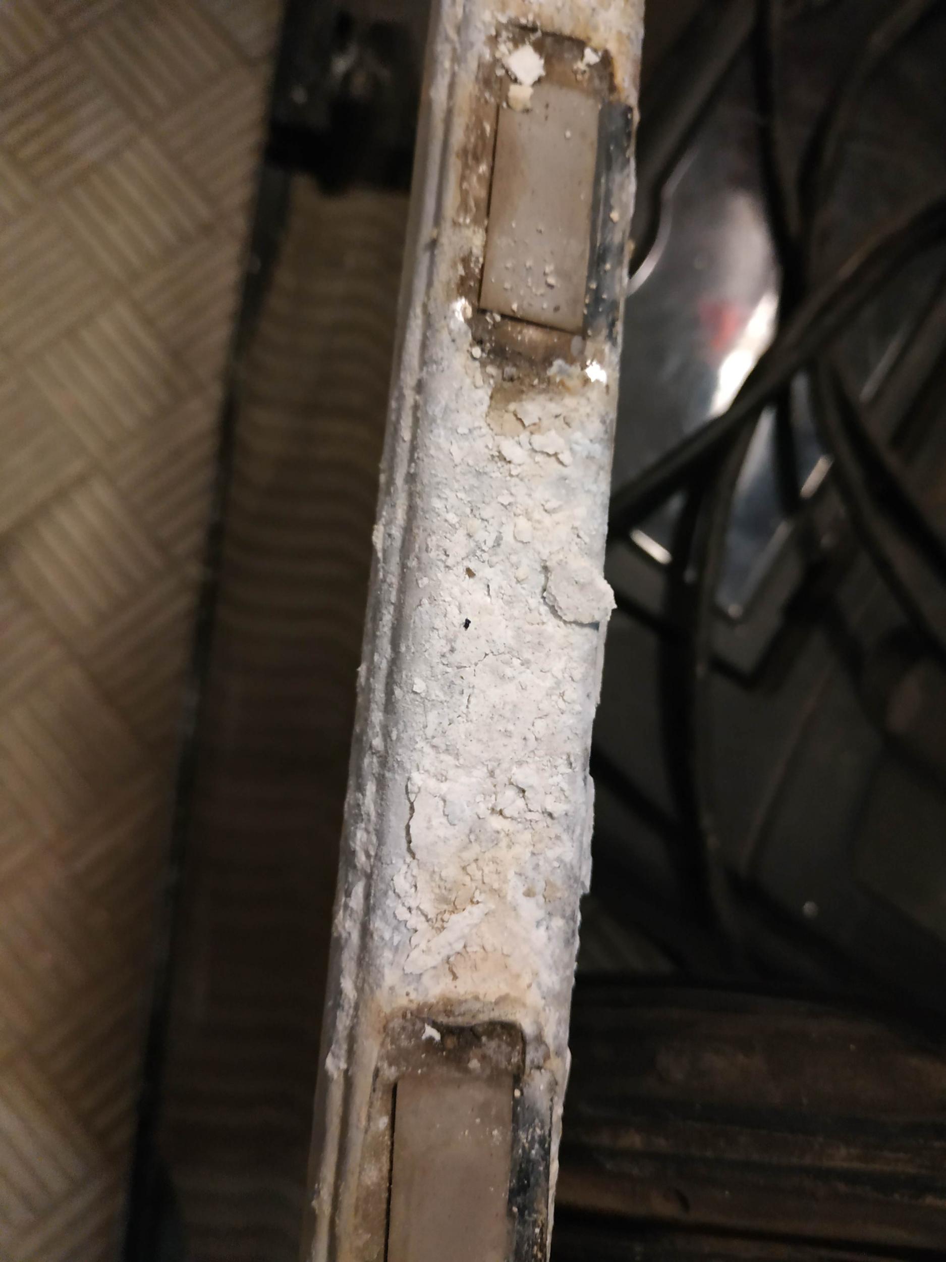 Чем очистить окись с алюминиевой рамки сдвижных окон багажника? - Тех ...