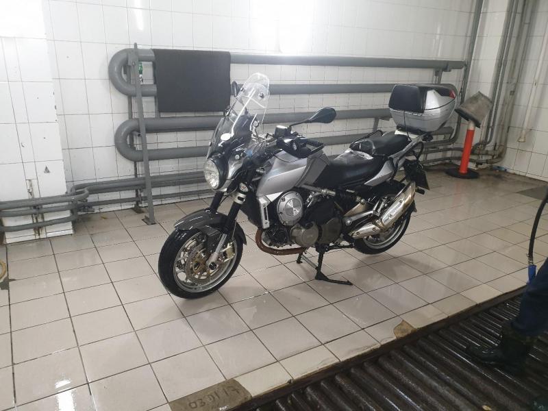 850 кубов. Aprilia mana 850 кофр. Мотоцикл 850 кубов.