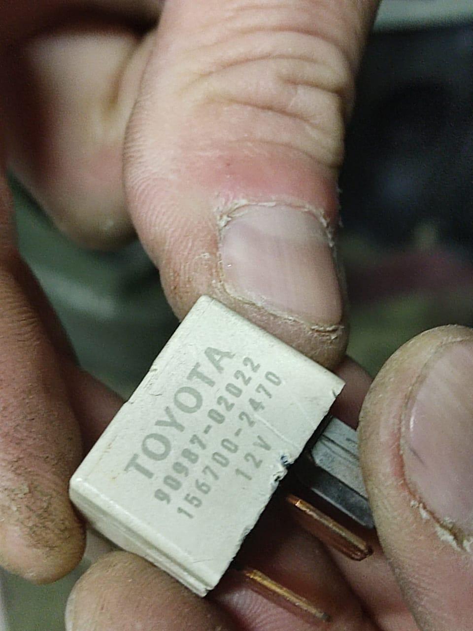 Как заводить крузак с кнопки. Ленд крузер 100 разъем зажигание провода. Check sensor toyota land cruiser 200. Ленд крузер 100 разъем зажигание провода. Крузак не заводится.