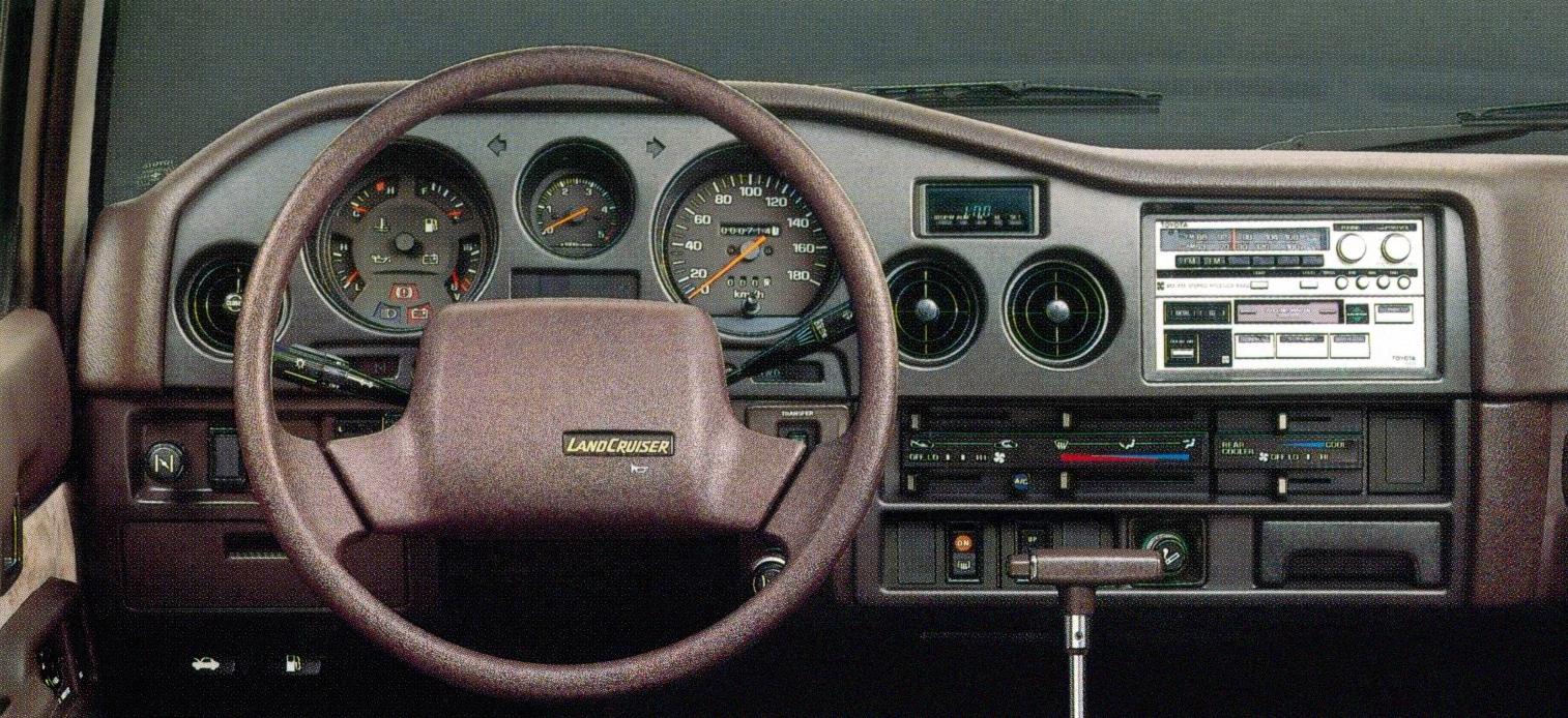 Toyota Land Cruiser 60 салон