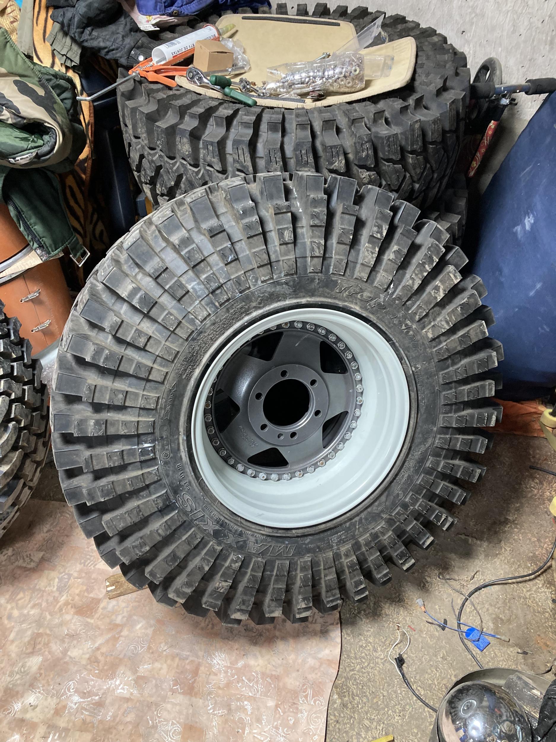Продам новые maxxis trepador 37х12.5х16 на трехсоставной ковке с трубой ...