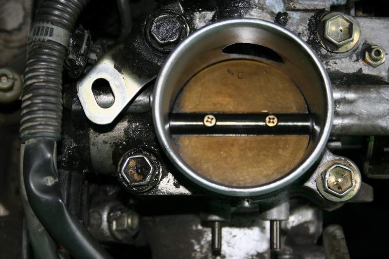 Воздушная заслонка g01. D4204t воздушная заслонка. Как закрыть воздушную заслонку. Как закрыть воздушную заслонку. Заслонка карбюратора ваз 2105.