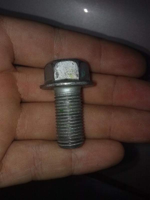 какой болт стоит. болт крепления заднего амортизатора passat b6. болт гбц м14 1. болт м10 din 933. болт крепления генератора ford focus 2.