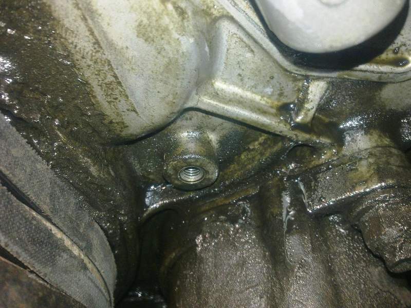 капает масло причины. поддон 21099. подтекает поддон двигателя. авео т250 клапан в блоке под масляным фильтром. капает масло из под машины.