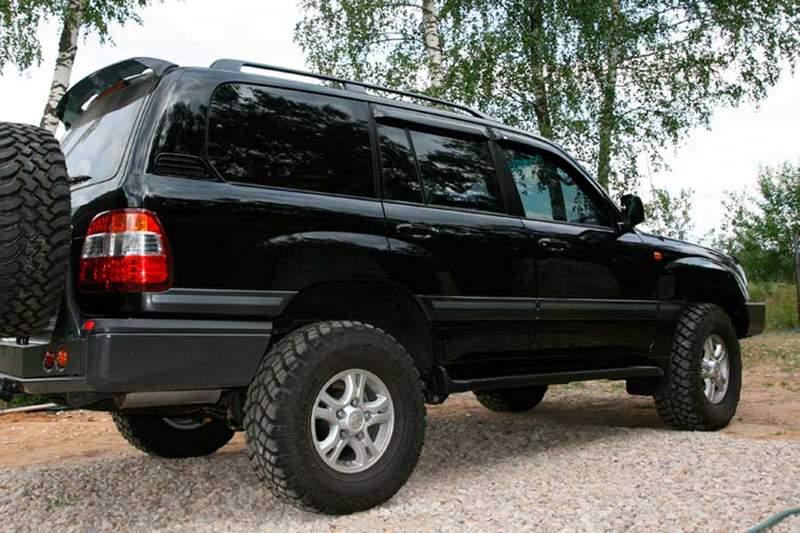 Ленд крузер шины. Тойота ленд Крузер 100 лифт. TLC 100 лифт. Land Cruiser 105 35 колеса. Ленд Крузер 100 лифт на 100.